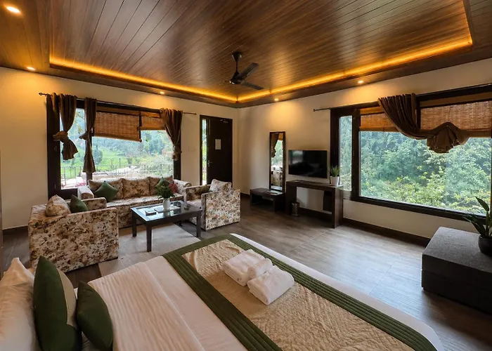 Skywood By Vankuteer - Pool & Mountain View Rooms